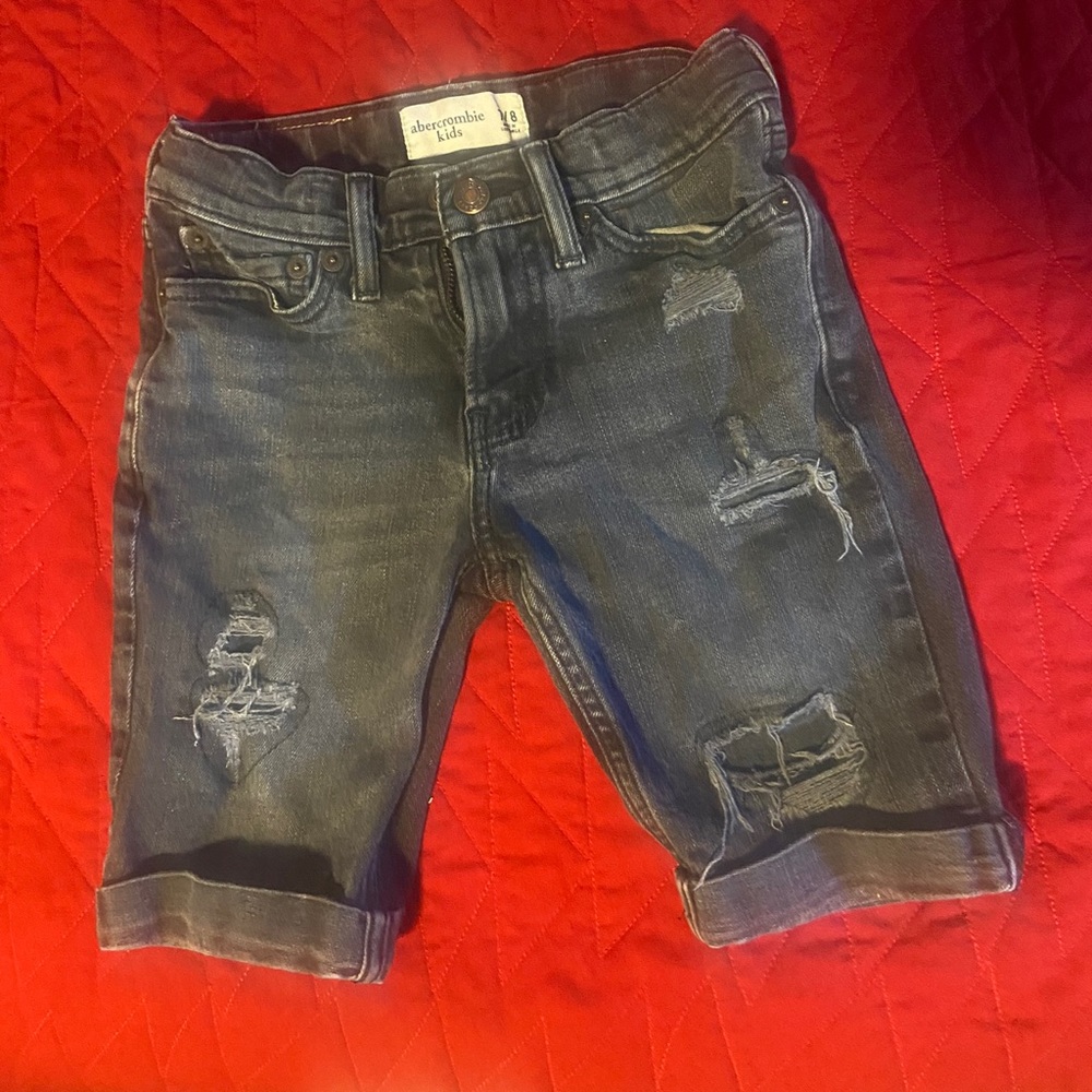 3 shorts bundle Abercrombie and Levi’s
